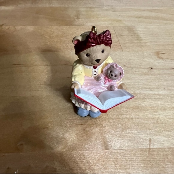 Vintage 1993 Hallmark Keepsake Ornaments The Bearingers Lot of 4 Family Bears - Picture 6 of 10